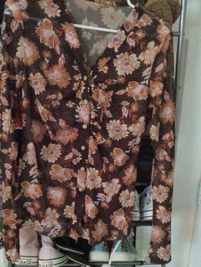 Source Unknown Brown Floral Button-Down Shirt with Pink Accents
